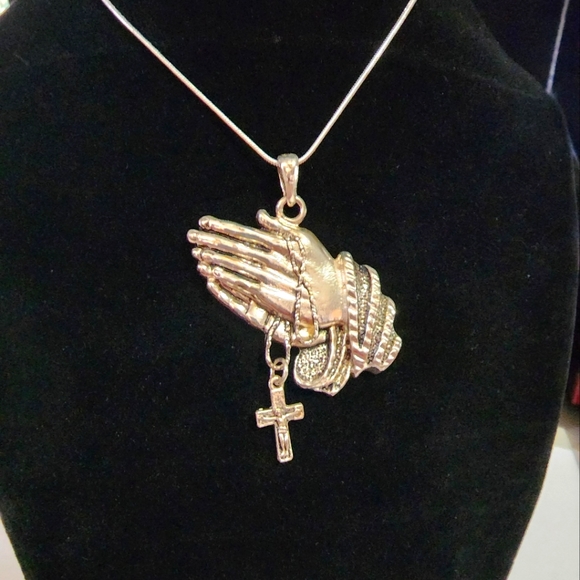 Jewelry - Vintage Silver Praying 🙏 🤲 Hands with Crucifix Charm Necklace